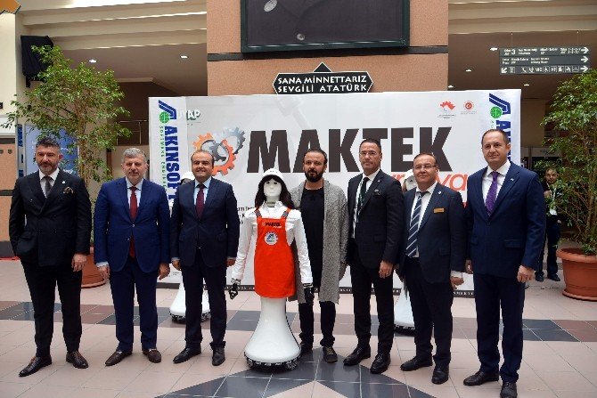 Robot hostes ADA’lar, Maktek Avrasya Fuarı’nda göz doldurdu