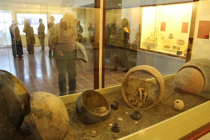 6 bin yıl sonra küp mezarlardan çıktılar