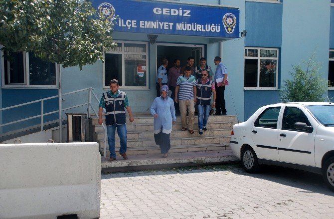 Gediz’de FETÖ operasyonu: 4 kişi tutuklandı