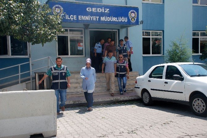 Gediz’de FETÖ operasyonu: 4 kişi tutuklandı
