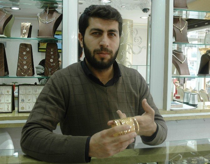 Van’da altın alan da satan da yok