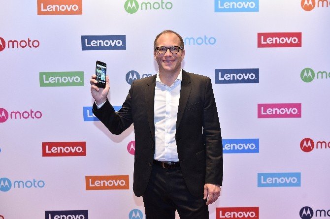 Lenovo yeni akıllı telefonunu tanıttı