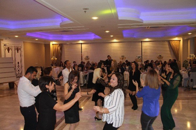 Mahmut Arslan Anadolu Lisesi’nde ’Öğretmeler Günü’ kutlaması