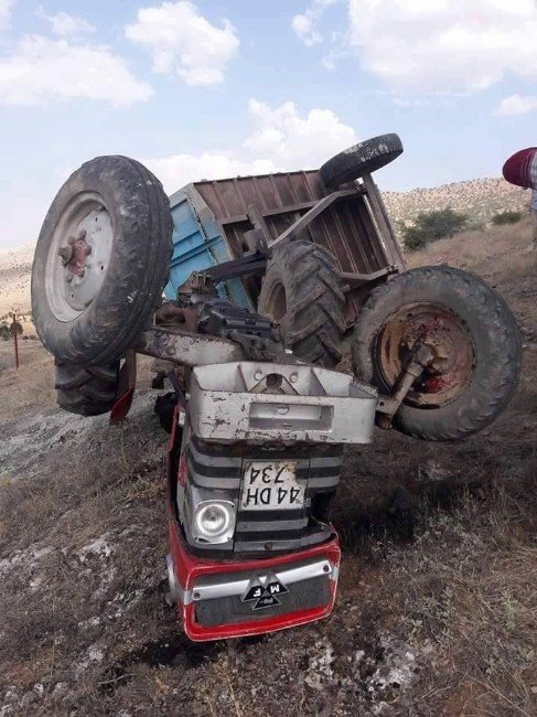Malatya’da traktör devrildi: 2 yaralı