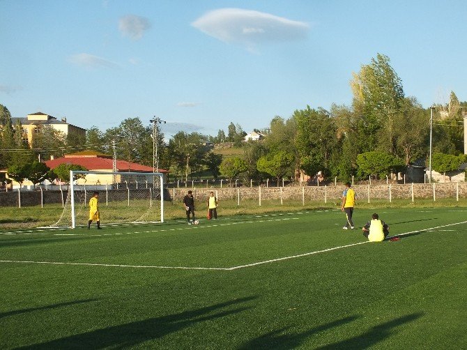Malazgirt’te Liseler Arası Futbol Turnuvası
