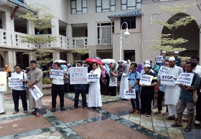 Uluslararası İslam Üniversitesi öğrencilerinden Arakan’da yapılan zulme kınama