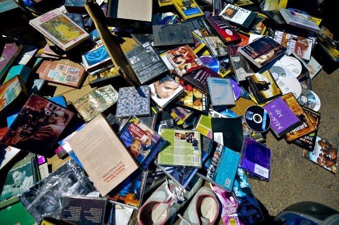 Maltepe’deki antika pazarı göz dolduruyor