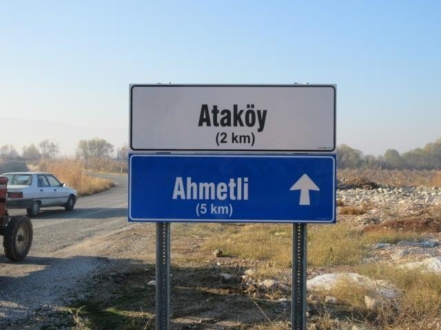 Ahmetli’de yön ve trafik levhaları yerleştirildi