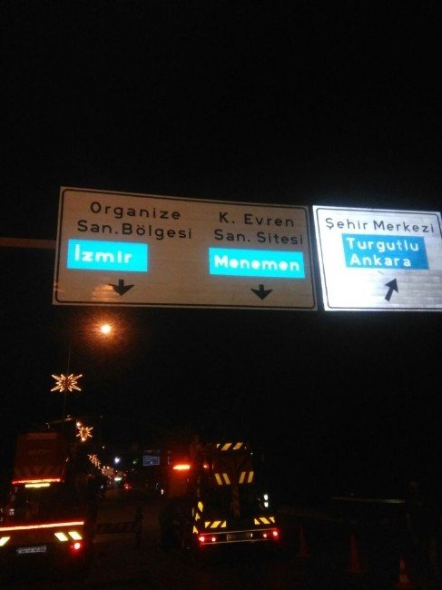 Trafik yön levhaları 12 yıl sonra yenilendi