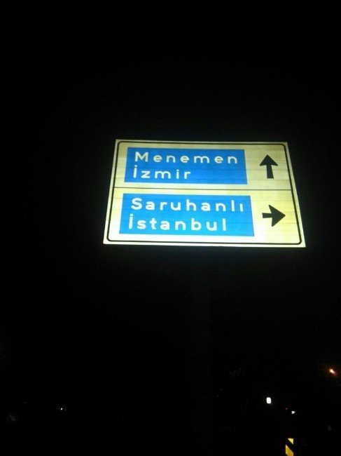 Trafik yön levhaları 12 yıl sonra yenilendi