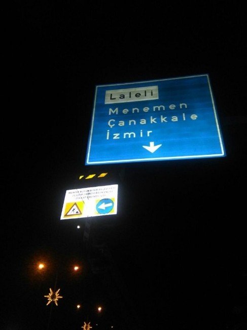 Trafik yön levhaları 12 yıl sonra yenilendi