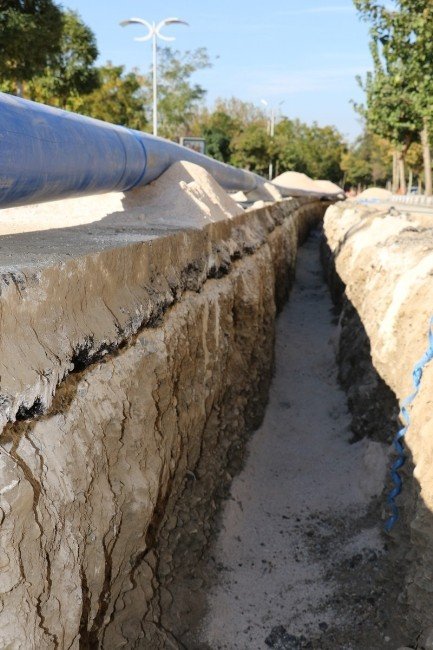 Mahallenin 30 yıllık içme suyu hattı yenileniyor
