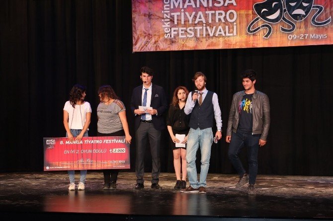 Manisa 8’inci Tiyatro Festivali’nin Ödülleri Sahiplerini Buldu