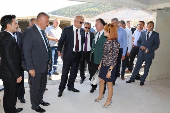 Başkan Ergün Akhisar’da yapımı süren hayvan barınağını inceledi