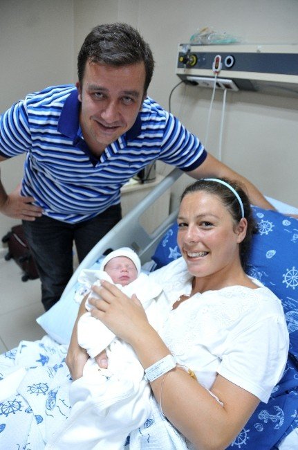 Engelli yüzücülerin ablası Şule Hoca ‘Harun bebek’le anne oldu