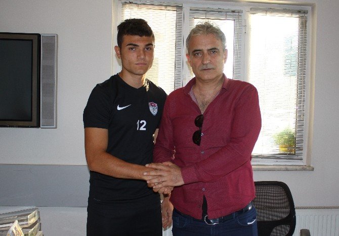 Manisaspor’da Murat Karabatak ile 3 yıllık sözleşme imzalandı