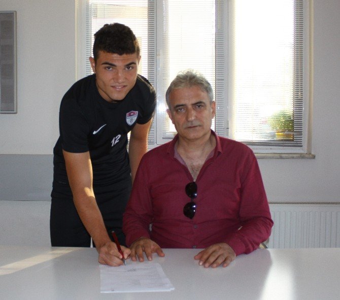 Manisaspor’da Murat Karabatak ile 3 yıllık sözleşme imzalandı