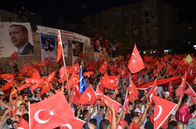 Mardin’de demokrasi nöbeti devam ediyor