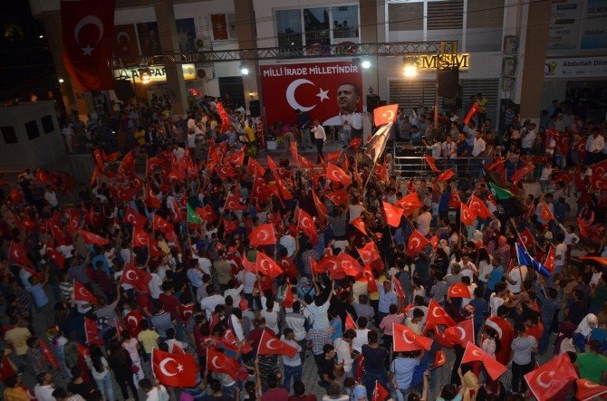 Mardin’de demokrasi nöbeti devam ediyor