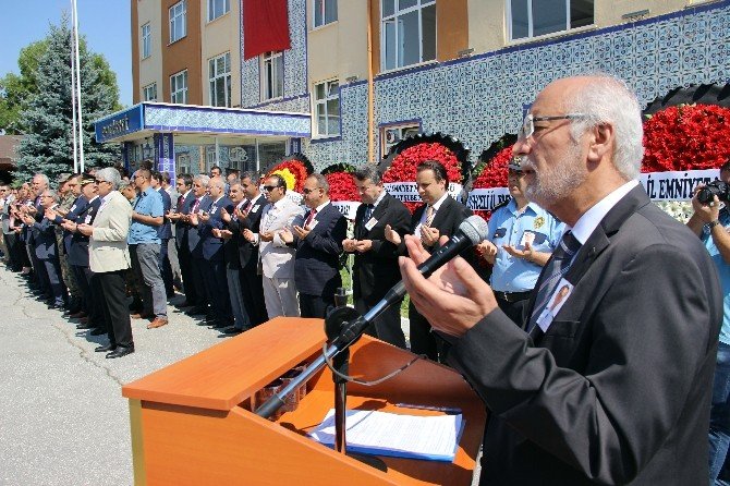 Şehit Polis Memuru Ahmet Demir son yolculuğuna uğurlandı