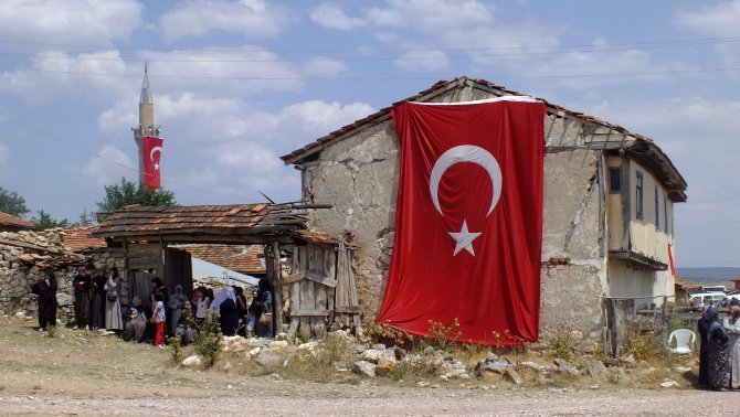 Şehit Özel Harekat Polisi Ahmet Demir memleketi Kütahya'da toprağa verildi