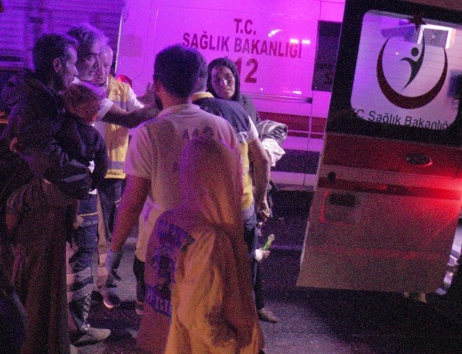 Suriyelileri kampa götüren otobüs kaza yaptı: 31 yaralı