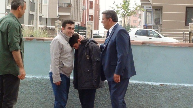 Şehit Polisin Oğlu Türk Bayrağına Sarılarak Gözyaşı Döktü