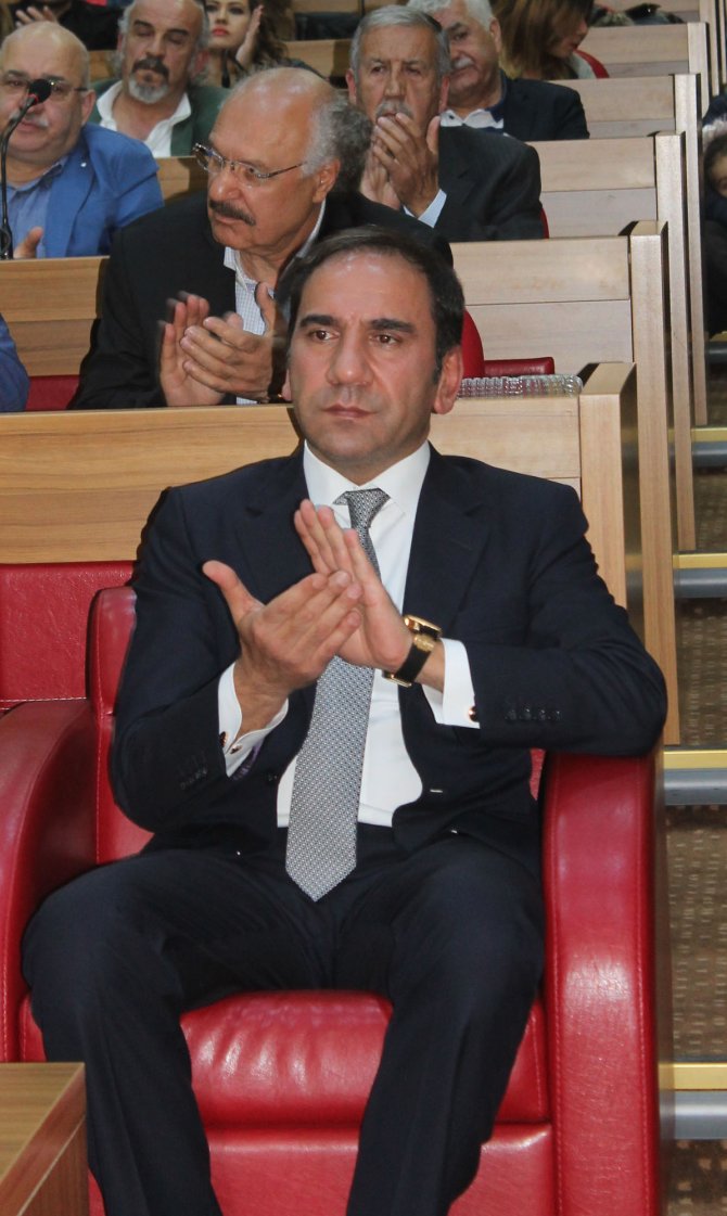 Sivasspor'da başkanlığa yeniden Mecnun Otyakmaz seçildi