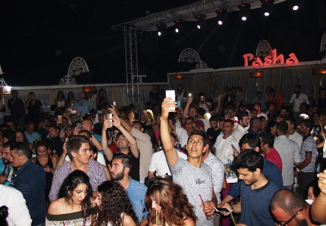 Öykü Serter kadim dostu Kemal Doğlu’nun yerine sahne aldı