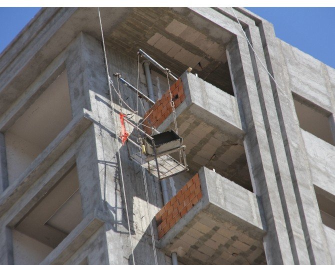 10. kattan düşen inşaat işçisi öldü