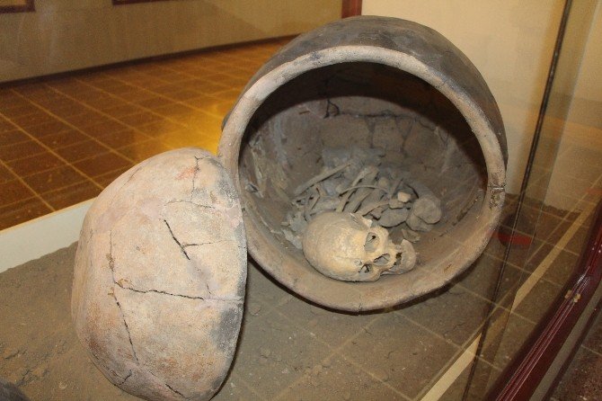 6 bin yıl sonra küp mezarlardan çıktılar