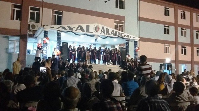 Ayvalık Anadolu Lisesi 17. Mezunlarını Verdi