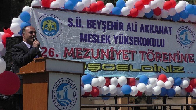Beyşehir MYO’da Mezuniyet Sevinci