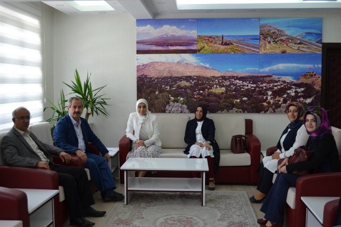 Milletvekili Zehra Taşkesenlioğlu Adilcevaz’a Geldi