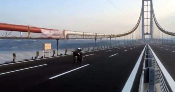 Kenan Sofuoğlu Osmangazi Köprüsünden Rüzgar Gibi Geçti