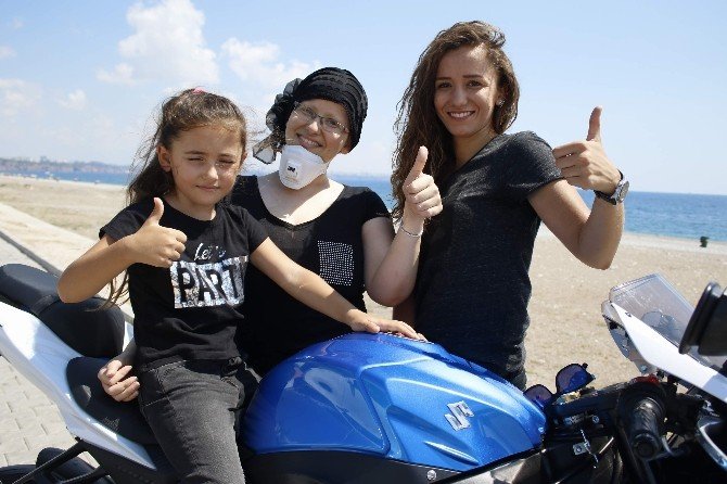 Motosiklet sevgisi, kanser olan bedensel engelli ablayı hayata, üç kız kardeşi ise birbirine bağladı