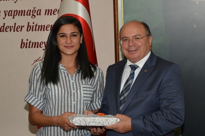 Vali babadan başarıya ödül