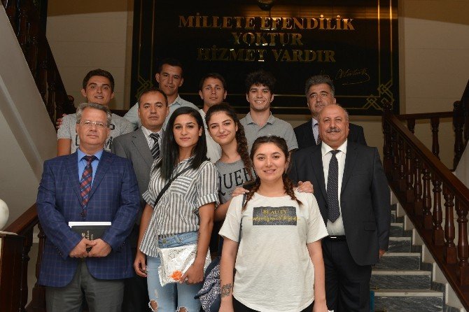 Vali babadan başarıya ödül