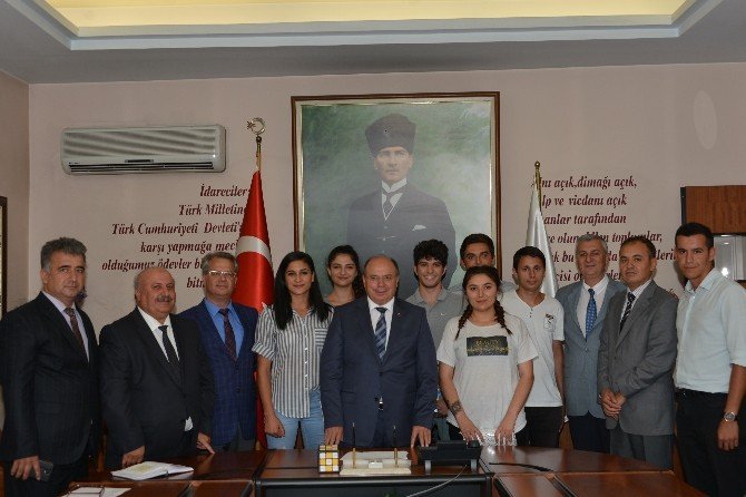 Vali babadan başarıya ödül