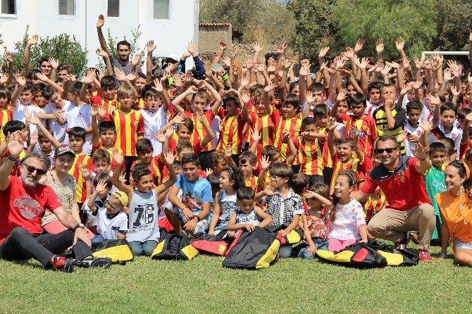 Savaş mağduru çocukların futbol heyecanı