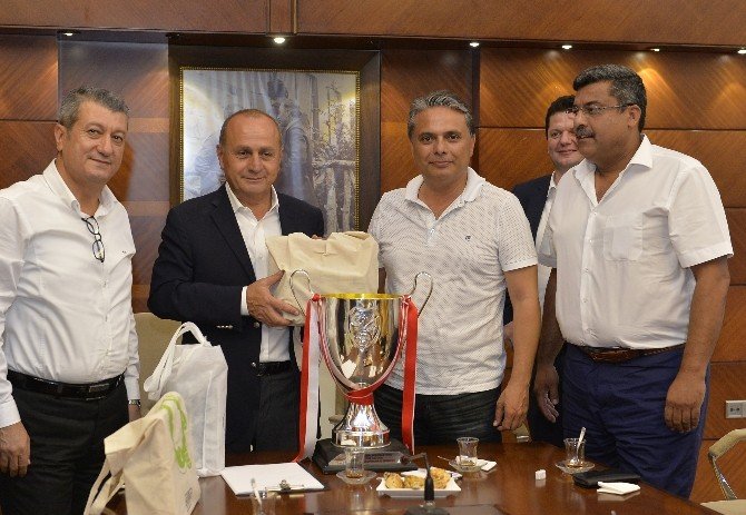 Başkan Uysal, Kadıköy Belediyesi’ni ziyaret etti