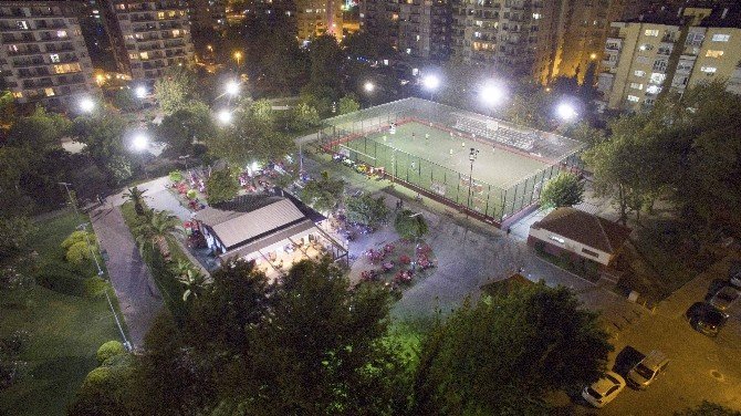 Bayraklı’nın parkları vatandaşların buluşma noktası