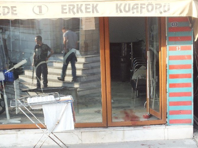 Malazgirt’te polise bıçaklı saldırı