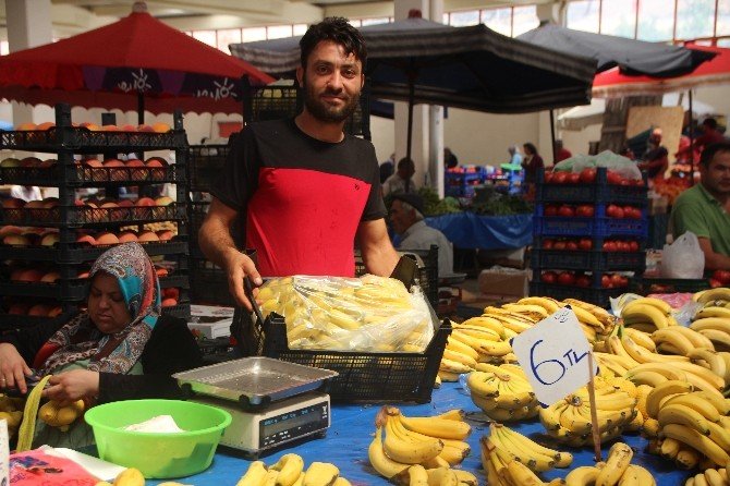 Pazarda muz fiyatları el yakıyor