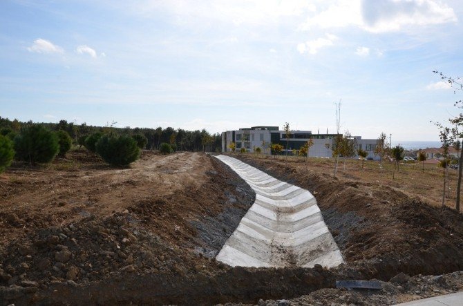 NKÜ kampüs giriş kapısı peyzaj çalışması ve yol düzenlemeleri tüm hızıyla devam ediyor
