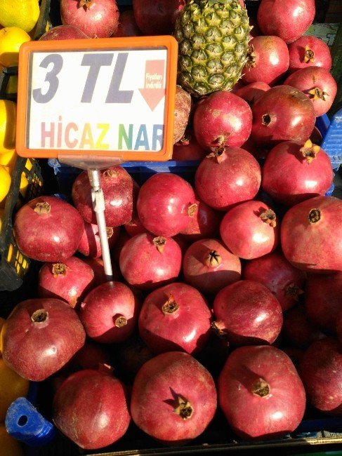 Yaz sebze ve meyvelerinin yerini kışlıklar almaya başladı