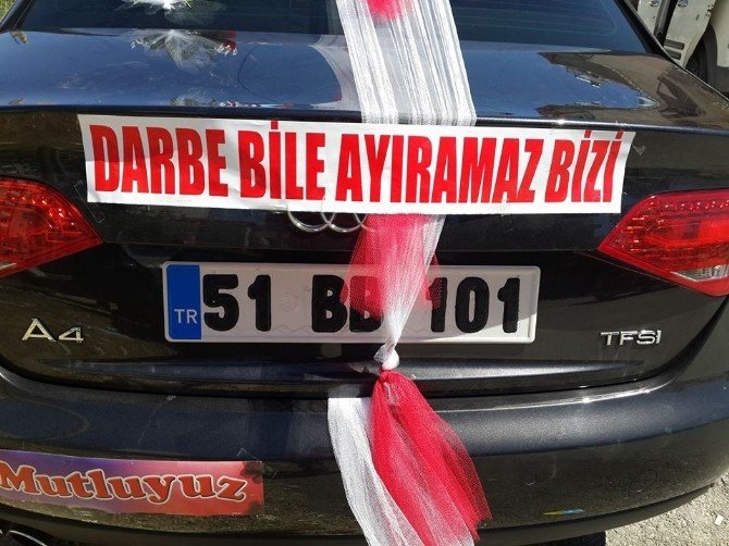 Gelin arabasının arkasındaki ilginç yazı