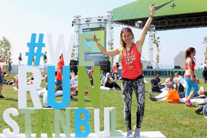 Yüzlerce kadın Bağdat Caddesi'nde spor olsun diye koştu