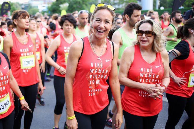 Yüzlerce kadın Bağdat Caddesi'nde spor olsun diye koştu