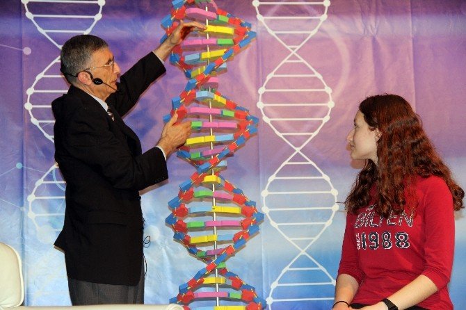 Nobel Ödüllü Türk Bilim İnsanı Aziz Sancar Öğrencilerle Buluştu